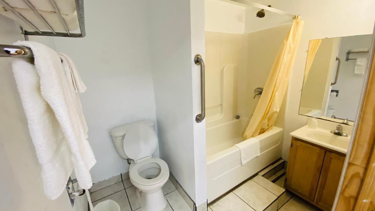 Budget Inn & Suites Freer 外观 照片